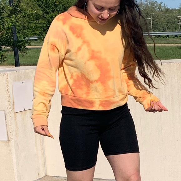 “FIRE FLAMES” Hoodie🔥🔥🔥 (sizes: SMALL-MEDIUM) - Picture 3 of 4